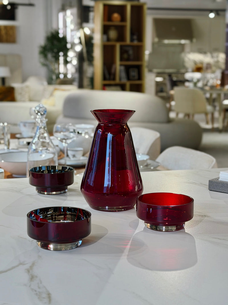 QUEEN vase ruby red