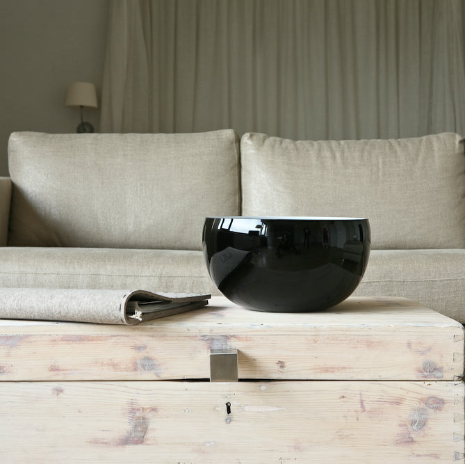 black&white large round bowl